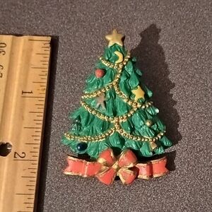 Christmas Tree Holiday Vintage Collectible Lapel pin A-2
